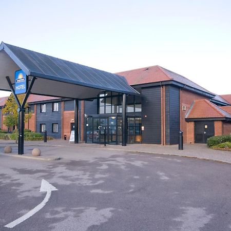Days Inn Stevenage North Baldock Exteriör bild