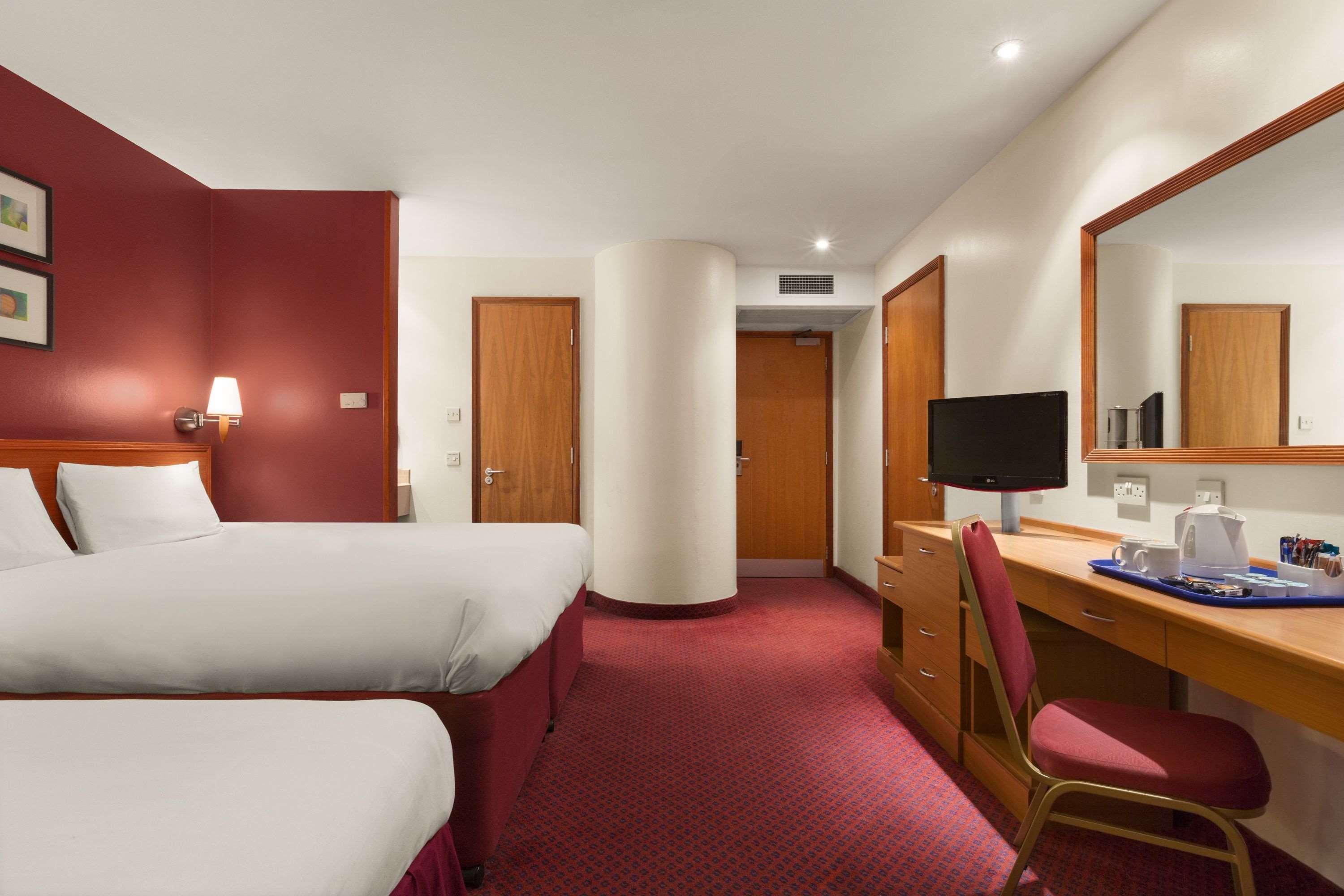 Days Inn Stevenage North Baldock Exteriör bild
