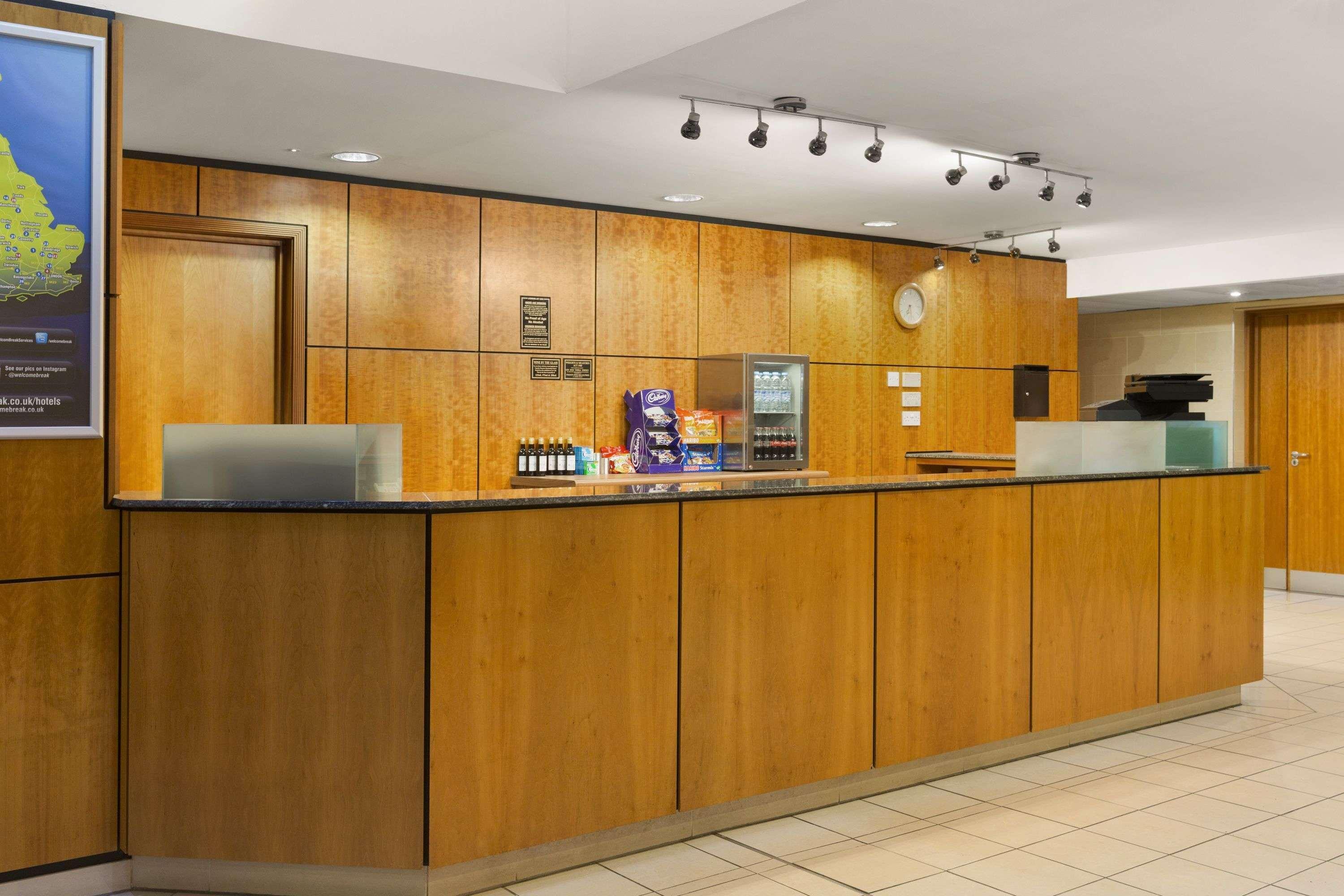 Days Inn Stevenage North Baldock Exteriör bild
