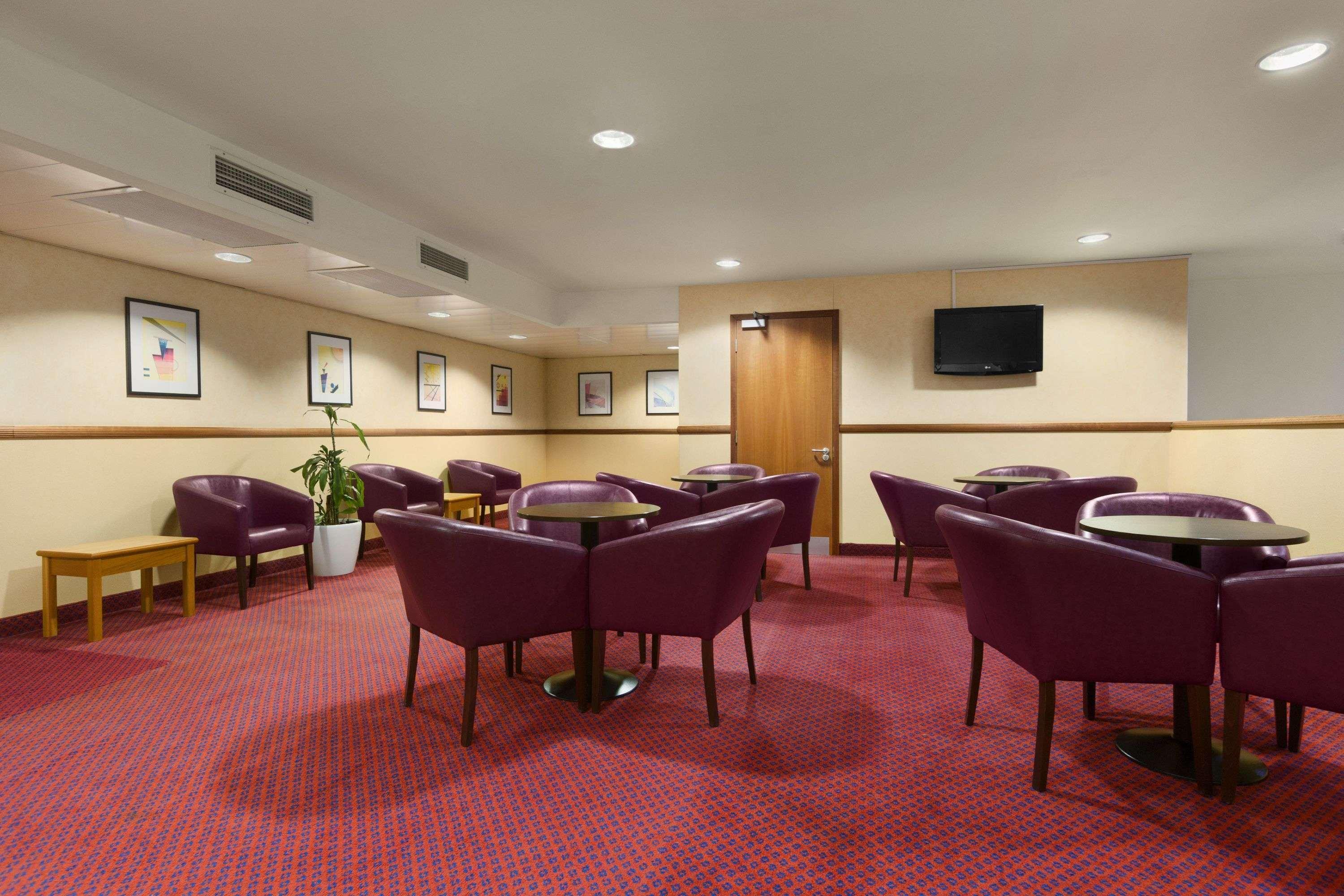 Days Inn Stevenage North Baldock Exteriör bild