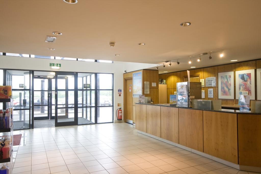 Days Inn Stevenage North Baldock Exteriör bild