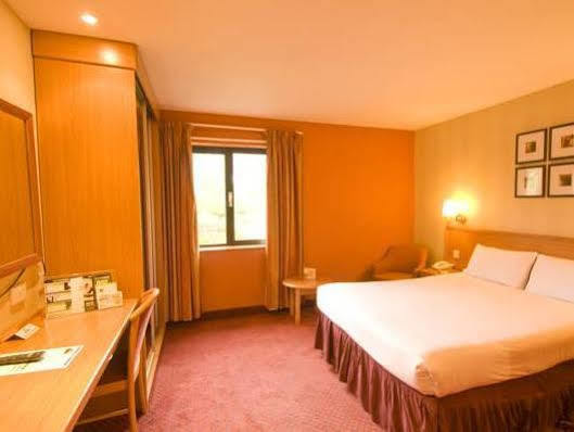 Days Inn Stevenage North Baldock Exteriör bild