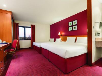 Days Inn Stevenage North Baldock Exteriör bild